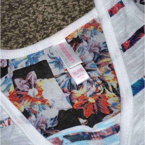 Xhiliration Juniors' Floral Fleur Flowy Top Size XL - Picture 5 of 9